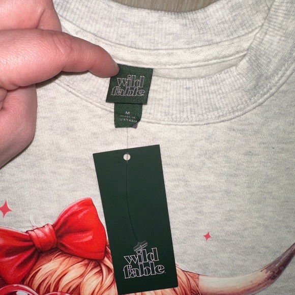 NWT! Valentine's Day sweater size M - Picture 4 of 5